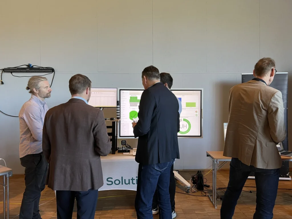 Interesserte besøkende.